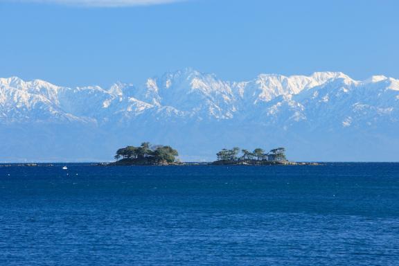 Abuga Island and Tateyama Mountain Range(2)