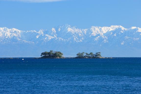 Abuga Island and Tateyama Mountain Range(2)