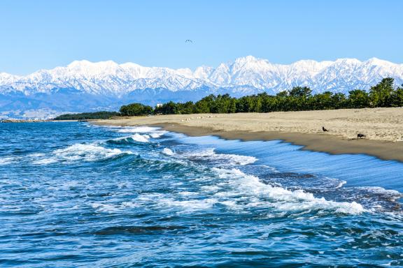 Iwasehama Bathing Beach and Tateyama Mountain Range(1)