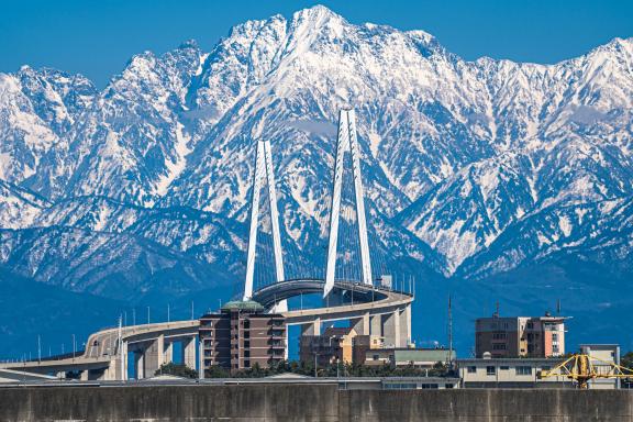 Shinminato Bridge and Tateyama Mountain Range(1)